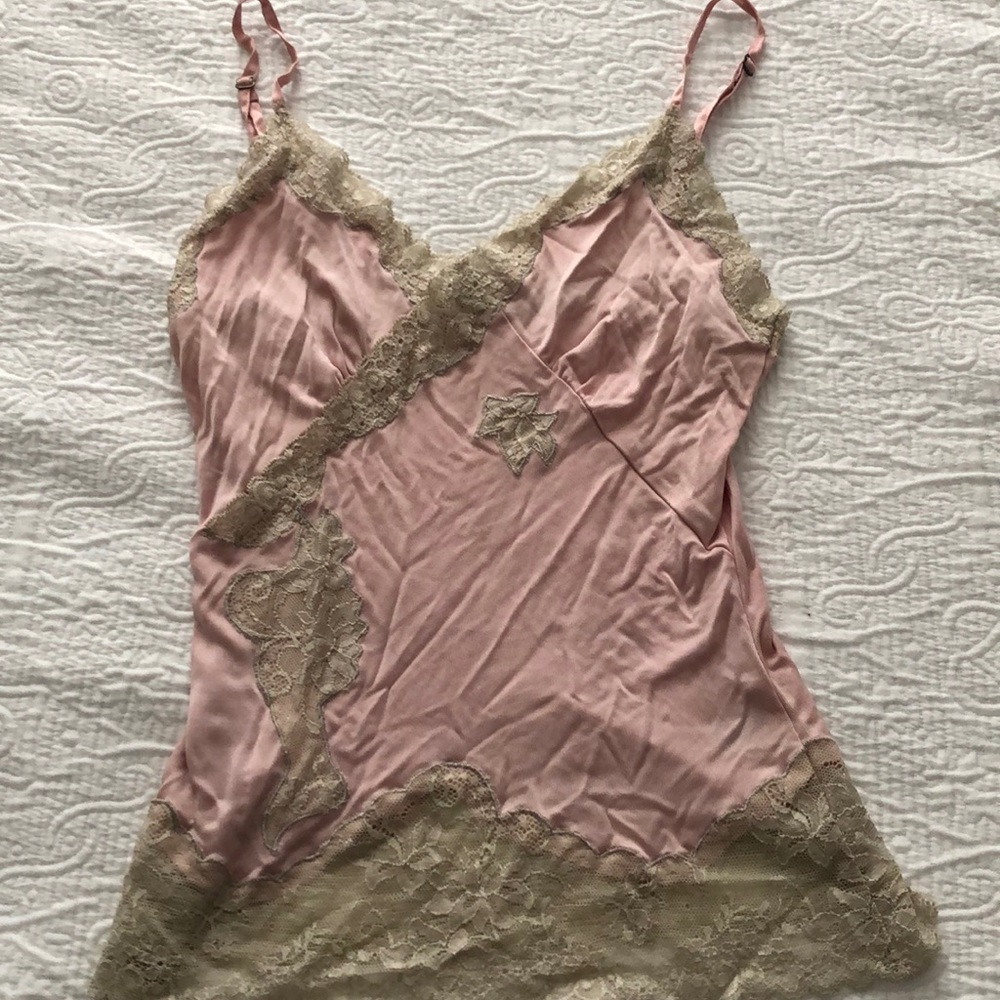Slick top with lace trim